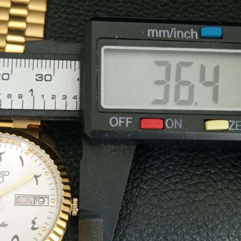 Vintage 1985 Seiko Automatic Mens Gold Watch W/daydate & Black accents